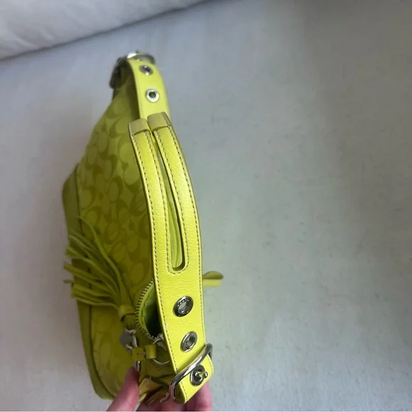 A055-9363 Coach SoHo rare Lime Green Shoulder Bag - Picture 6 of 8